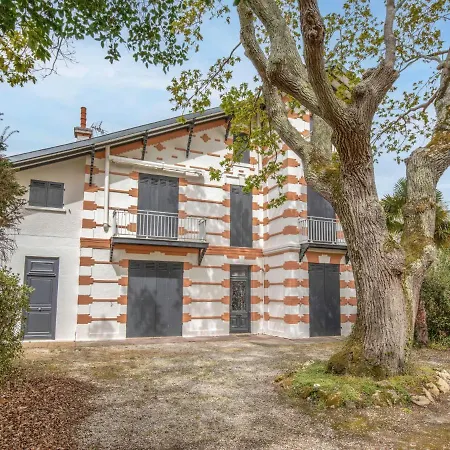 Durandal By Interhome شقة